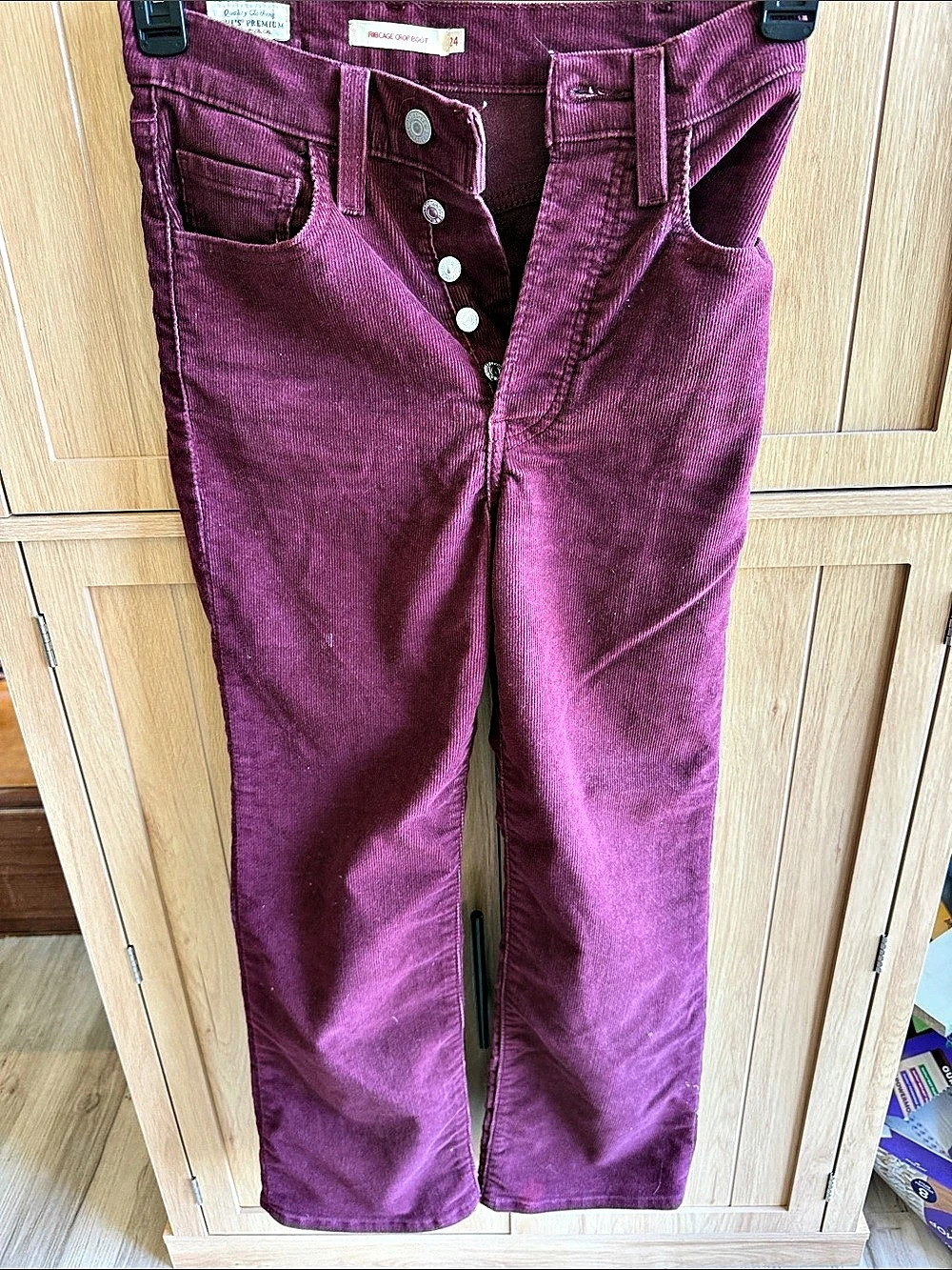 Levi’s rib cage crop boot. Burgundy corduroy